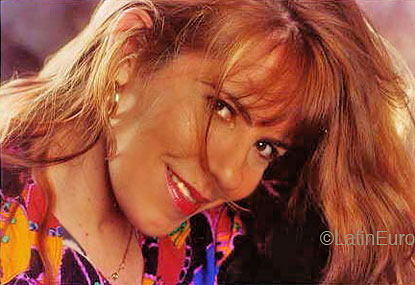 Date this attractive Brazil girl Cinthya from VITORIA B4114