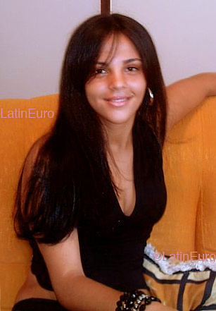 Date this gorgeous Brazil girl Simone from  B4132