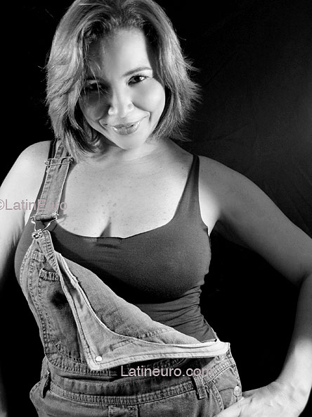 Date this tall Brazil girl Flavia from GOIANIA B4206