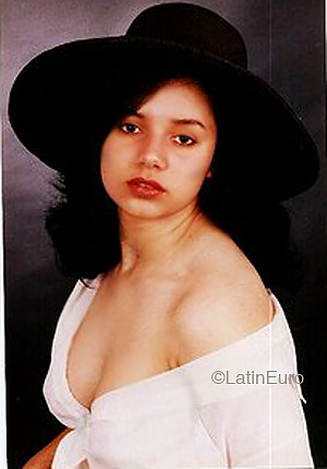 Date this fun Brazil girl Denise from LONDRINA B4208