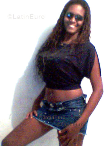 Date this good-looking Brazil girl Alessandra from RIO DE JANEIRO B4301