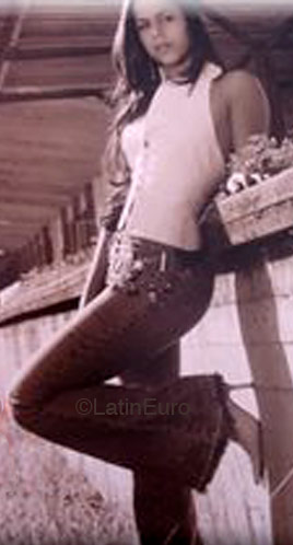 Date this nice looking Brazil girl Iasminy from BRASILIA B4499