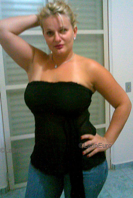 Date this fun Brazil girl Claucia from JUNDIAI B4636
