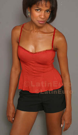 Date this voluptuous Brazil girl Cristina from Goiania B476