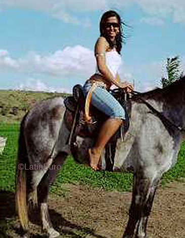 Date this happy Brazil girl Nidia from SALVADOR B4831