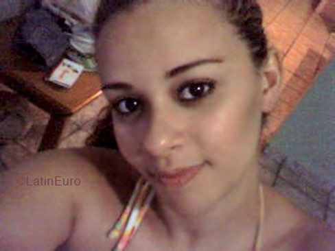 Date this attractive Brazil girl Thais from PERUIBE B4843