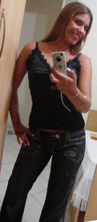 Date this foxy Brazil girl Andrielle from PRAIA GRANDE B4929