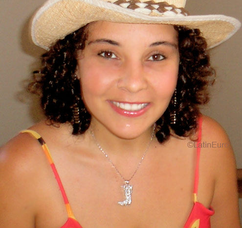 Date this exotic Brazil girl Jaqueline from MONTES CLAROS B5011