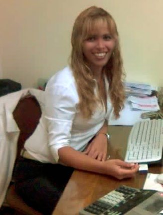 Date this happy Brazil girl Paula from RIO DE JANEIRO B5065