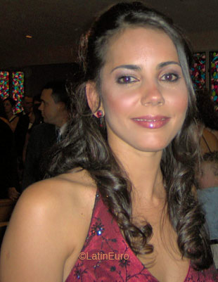 Date this beautiful Brazil girl Alessandra from  B5143