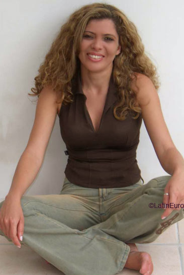 Date this charming Brazil girl Rosangela from CUIABA B5209