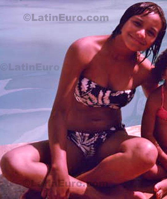 Date this young Brazil girl Paolla from Ribeirao das Neves B530