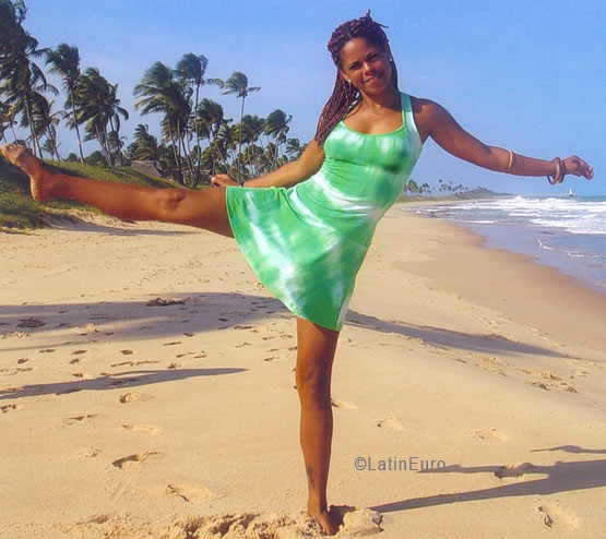Date this hard body Brazil girl Renata from SALVADOR B5348