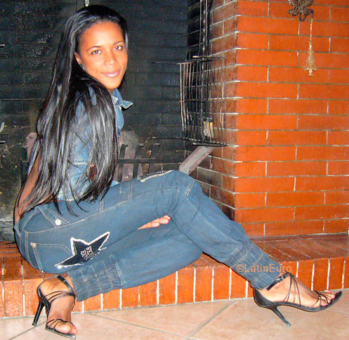 Date this happy Brazil girl Silvana from SALVADOR B5471