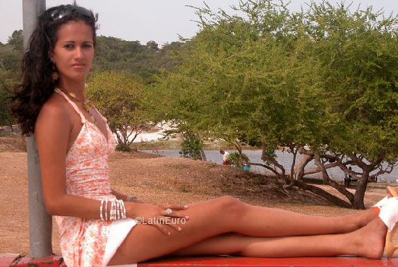 Date this delightful Brazil girl Taticlei from SALVADOR B5483