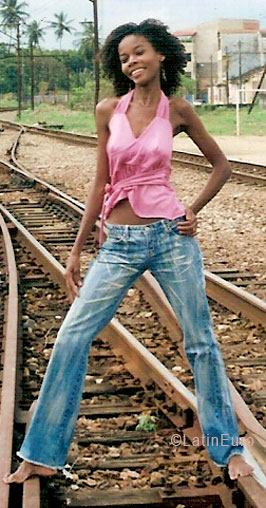 Date this tall Brazil girl Marines from SALVADOR B5492