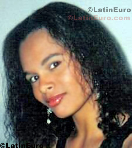 Date this sultry Brazil girl Marcelle from Santa Cruz Das Palmeiras B571