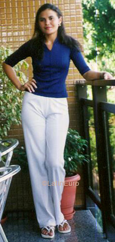 Date this attractive Brazil girl Ana from  B5906