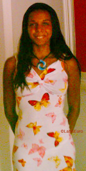 Date this nice looking Brazil girl Claudia from SALVADOR B5921