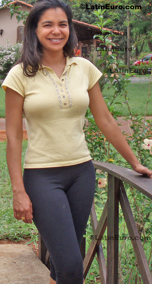 Date this athletic Brazil girl Tiane from Brasilia B599