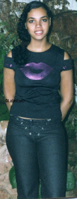 Date this nice looking Brazil girl Bianca from UBERLANDIA B6376