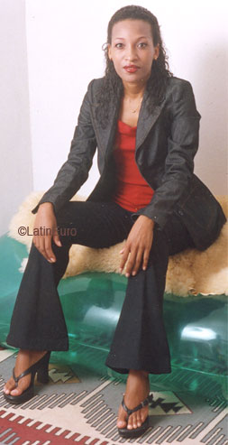 Date this fun Brazil girl Valdely from SALVADOR B6391