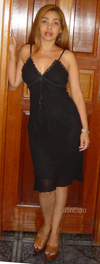 Date this attractive Brazil girl Luceana from RIO DE JANEIRO B6408