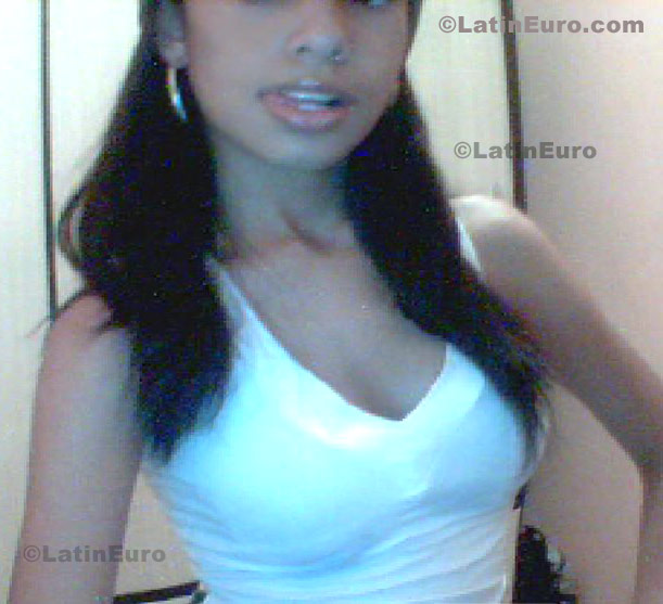 Date this delightful Brazil girl Debora from Orlandia B665