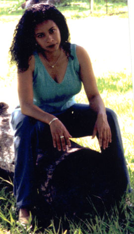 Date this delightful Brazil girl Silvana from LONDRINA B6703