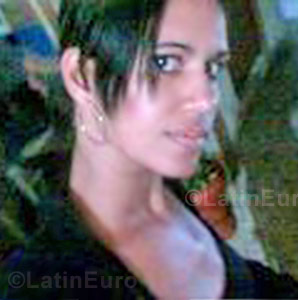 Date this stunning Brazil girl Debora from Salvador B678