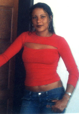 Date this delightful Brazil girl Vanessa from BELO HORIZONTE B6800