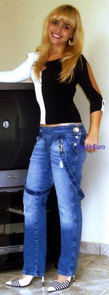 Date this hard body Brazil girl Dalva from BAURU B7070