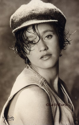 Date this fun Brazil girl Julia from CASTRO B7144