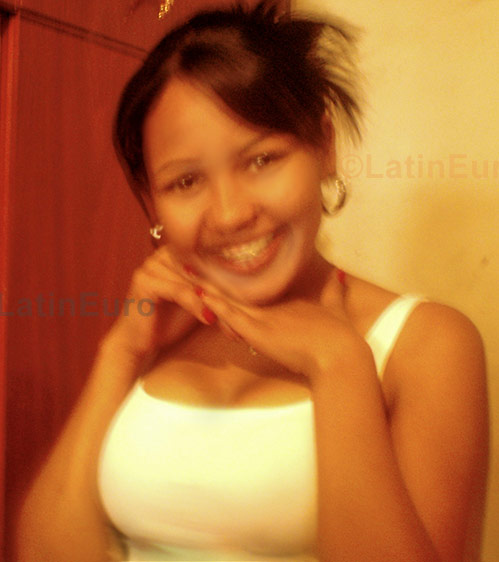 Date this voluptuous Brazil girl Camila- from BARRINHA B740