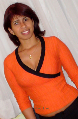 Date this voluptuous Brazil girl Valeska from CAMPO GRANDE B7406