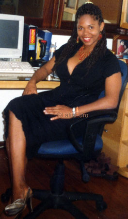 Date this nice looking Brazil girl Luceine from SALVADOR B7593