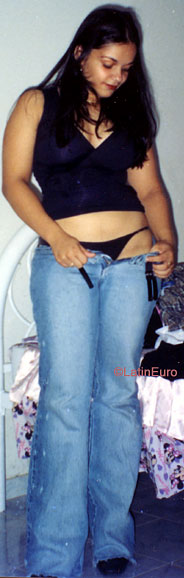 Date this nice looking Brazil girl Leandea from CASTANHAL B7824