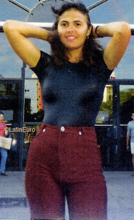 Date this hard body Brazil girl Ana from NEVES B7862