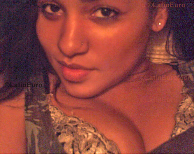 Date this voluptuous Brazil girl Maria from Sao Paulo B822