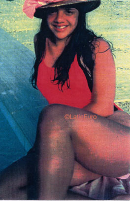 Date this funny Brazil girl Claudine from SAO PAULO B8376