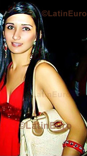 Date this nice looking Brazil girl Mayara from Belo Horizonte B850