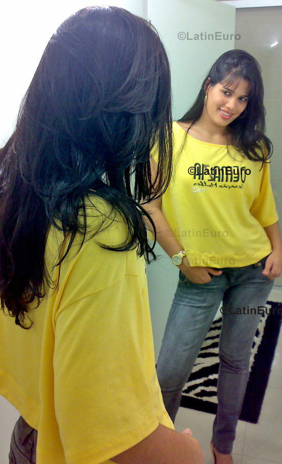 Date this voluptuous Brazil girl Ismenia from Feira de Santana B853