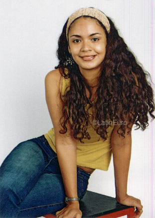 Date this voluptuous Brazil girl Ana from SALVADOR B8553