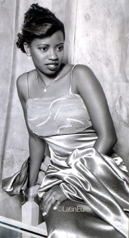 Date this voluptuous Brazil girl Liria from ITUIUTABA B8750