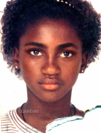 Date this happy Brazil girl Kelly from BELO HORIZONTE B8765