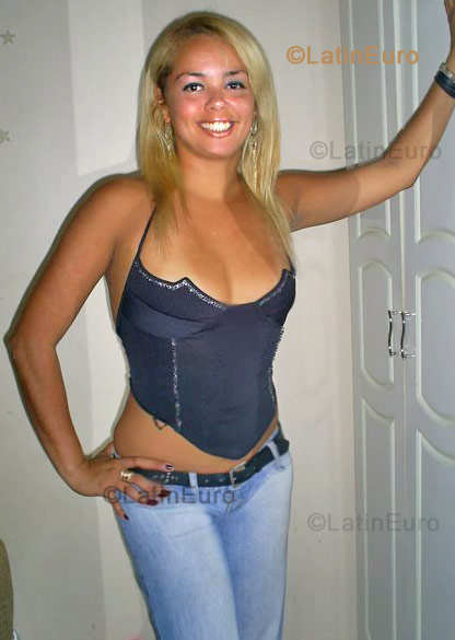 Date this lovely Brazil girl Lyana from Rio de Janeiro B909