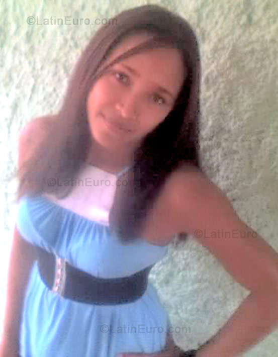 Date this nice looking Brazil girl Claudiane from Indaiatuba B919