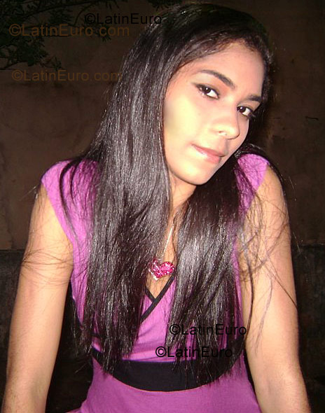 Date this georgeous Brazil girl Vanessa from Salvador B990