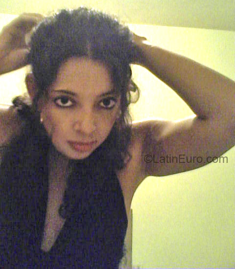 Date this attractive Colombia girl Eliana from Cali C7900