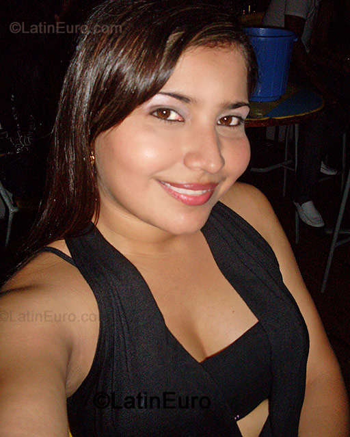 Date this attractive Colombia girl July from Barranquilla C7976